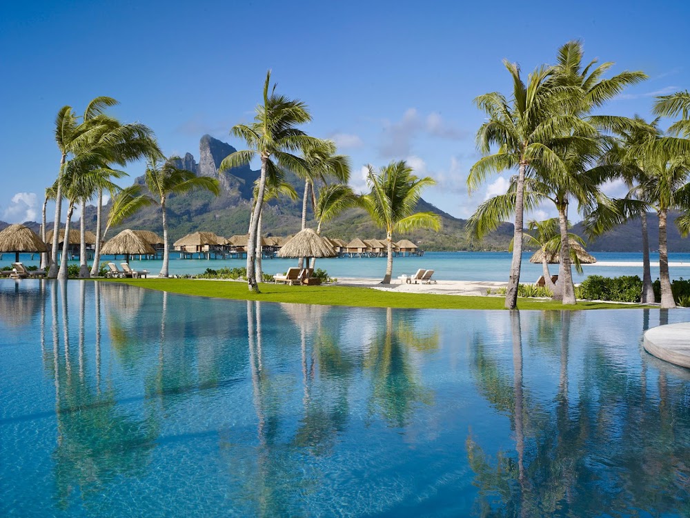 gem image Four Seasons Resort Bora Bora 2