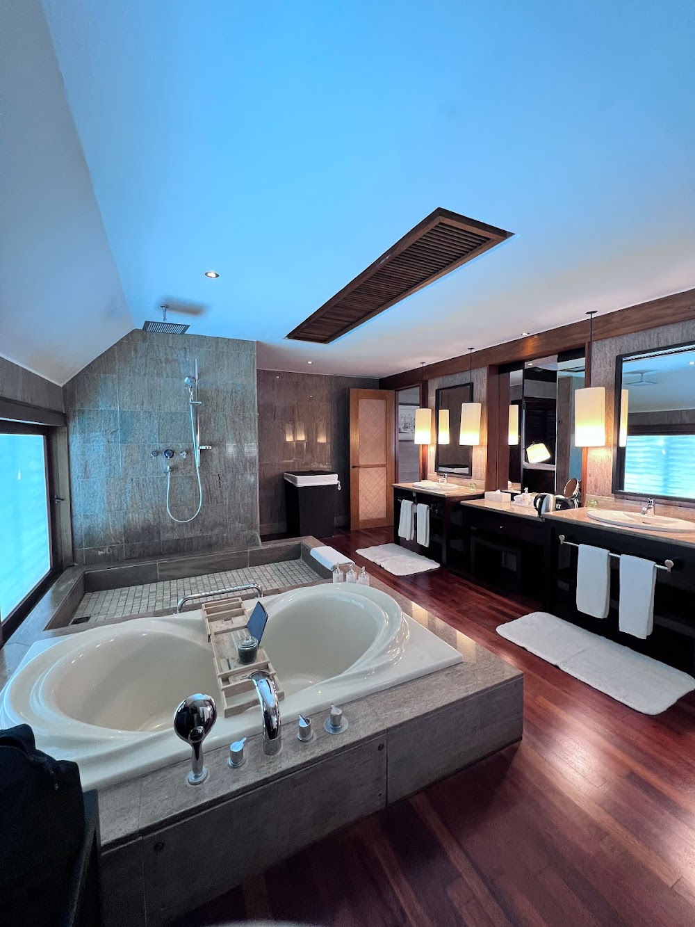 gem image The St. Regis Bora Bora Resort 7