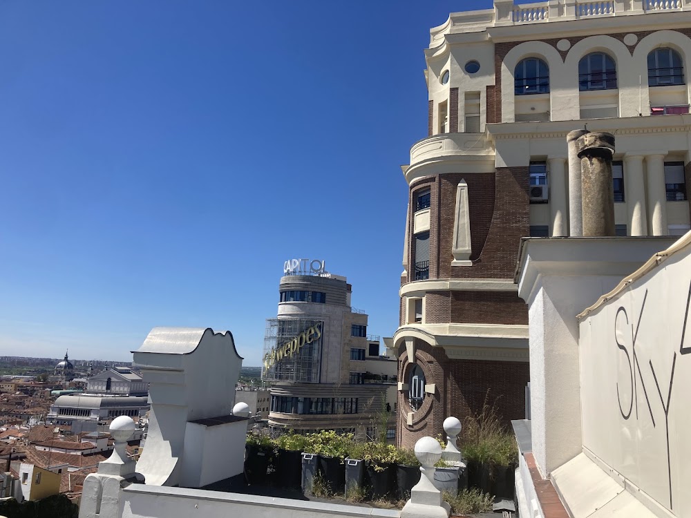 gem image Sky 44 Rooftop Terraza & Bar Madrid 5