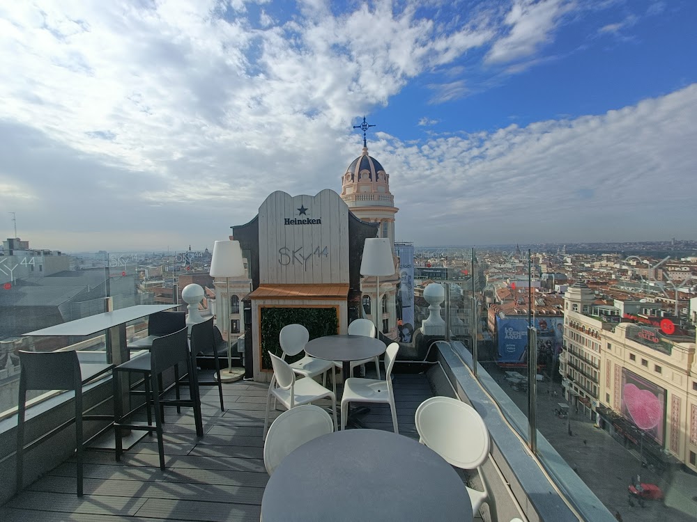 gem image Sky 44 Rooftop Terraza & Bar Madrid 4