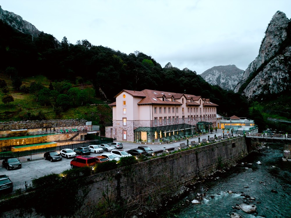 gem image Hotel Balneario de la Hermida 10