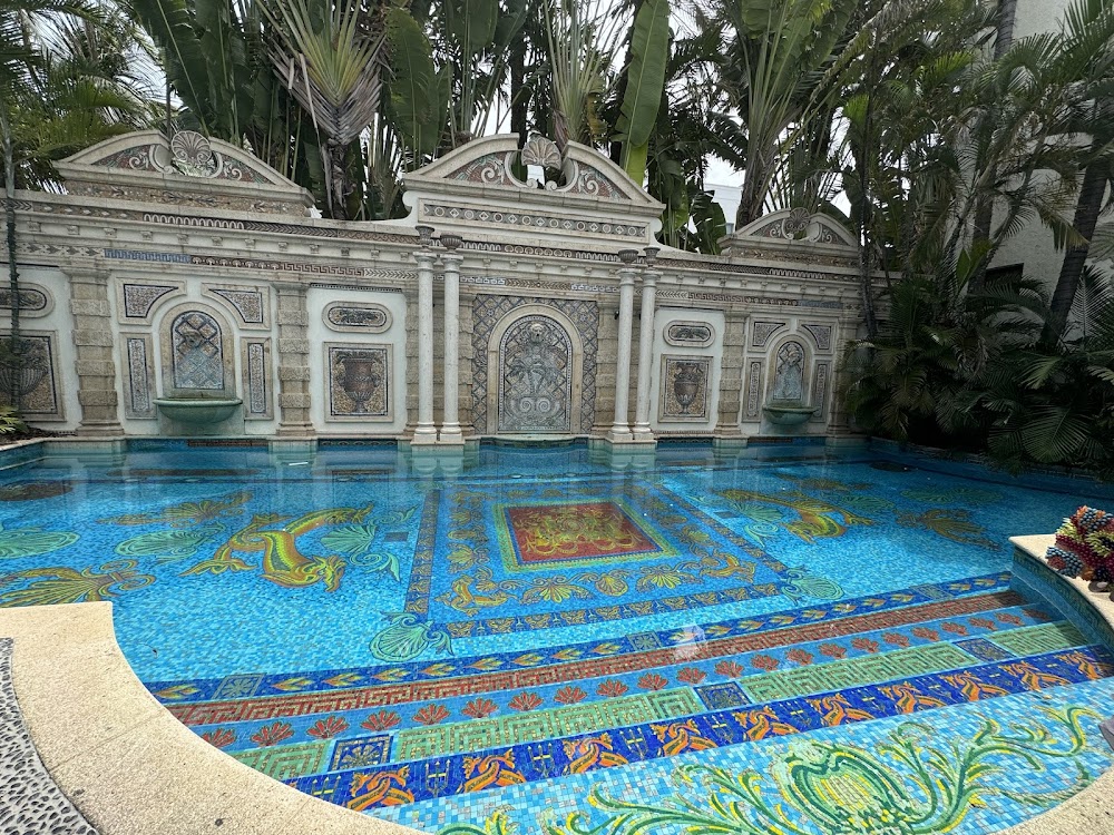 gem image Gianni's At The Former Versace Mansion 7
