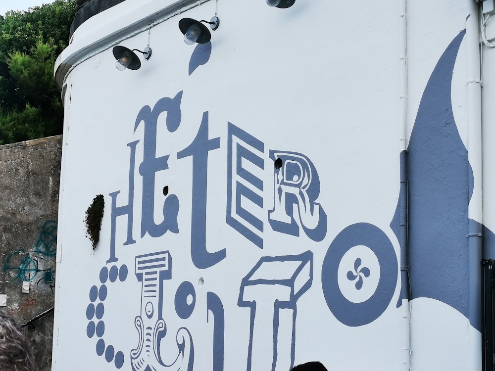 place image Hétéroclito
