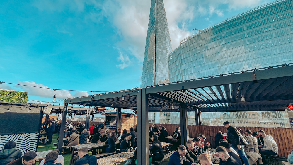 gem image London Bridge Rooftop Bar 8