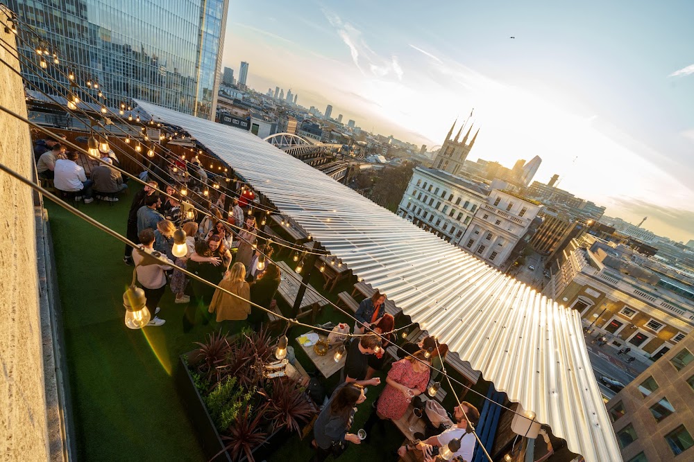 gem image London Bridge Rooftop Bar 6