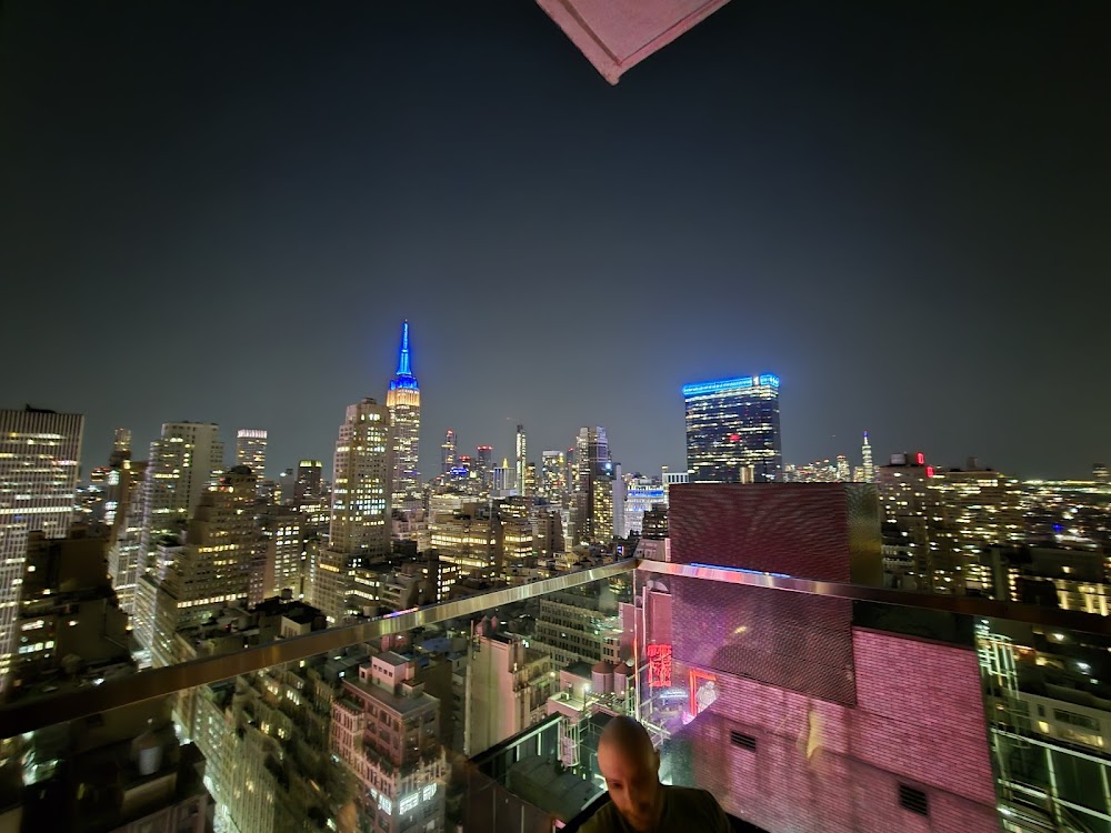gem image Dear Irving on Hudson Rooftop Bar 5