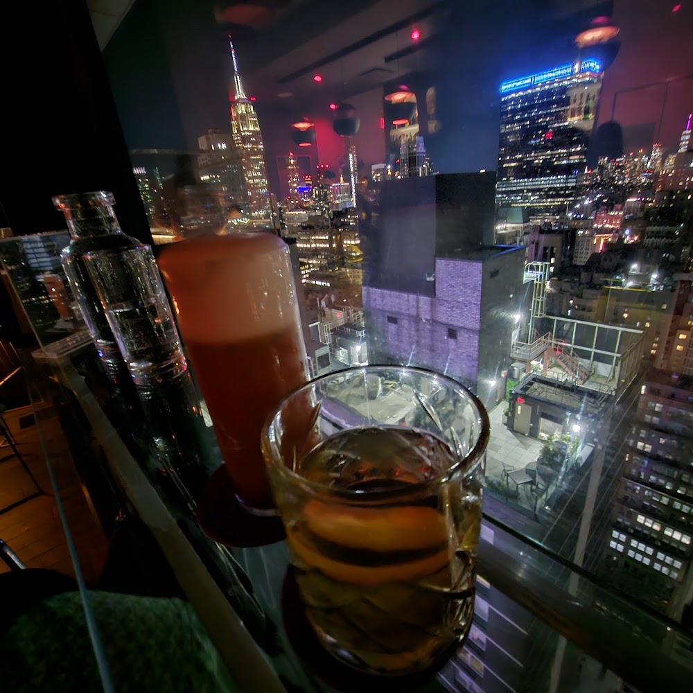gem image Dear Irving on Hudson Rooftop Bar 2