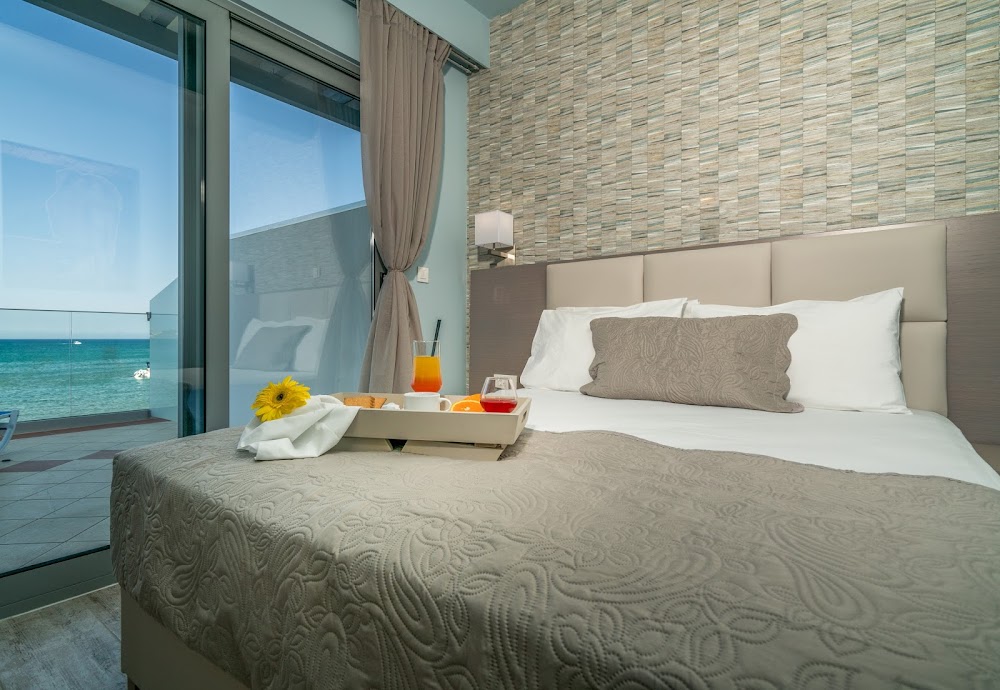 gem image Denise Beach Hotel 6