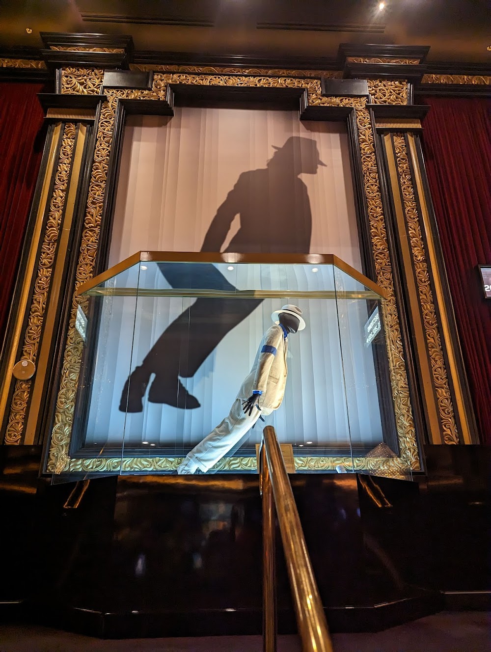 gem image Michael Jackson ONE by Cirque du Soleil 6