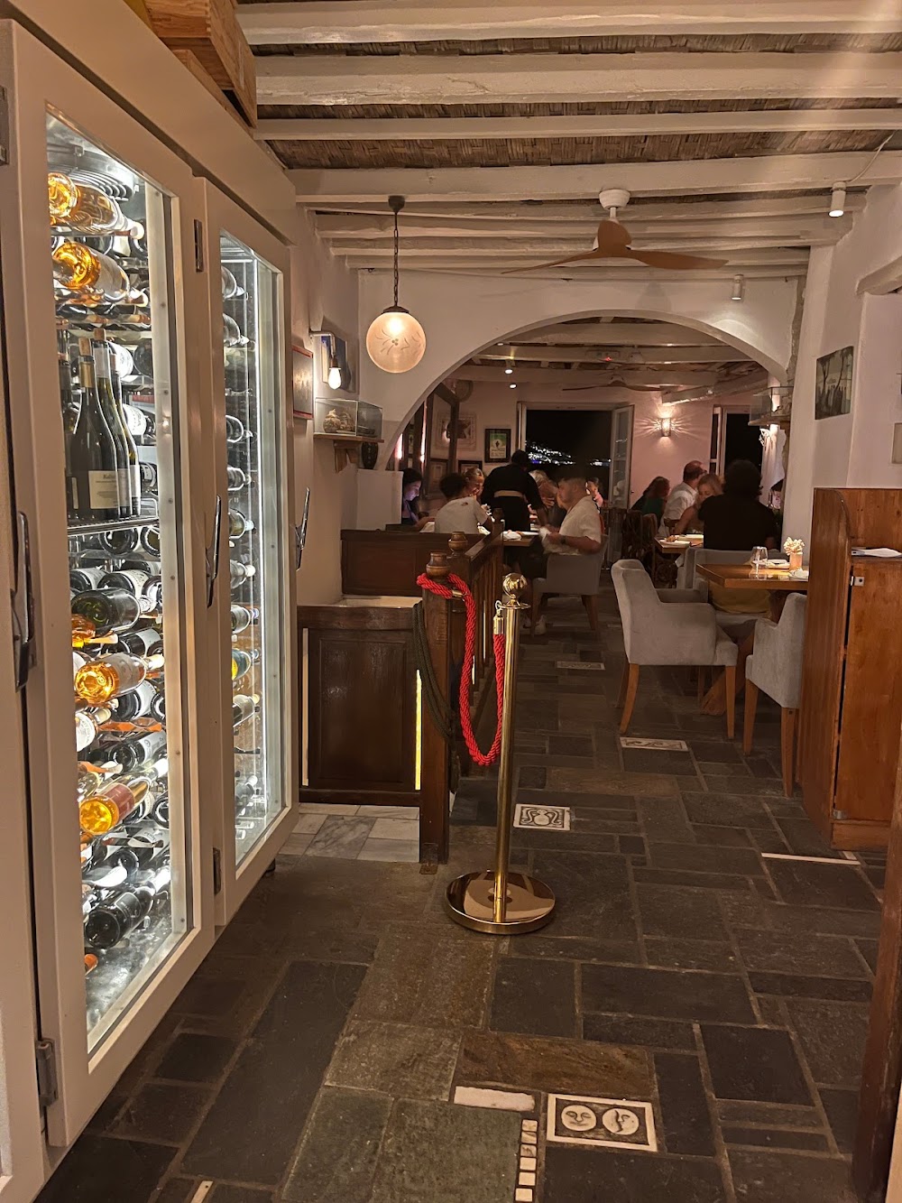 gem image Kastro's Restaurant 6