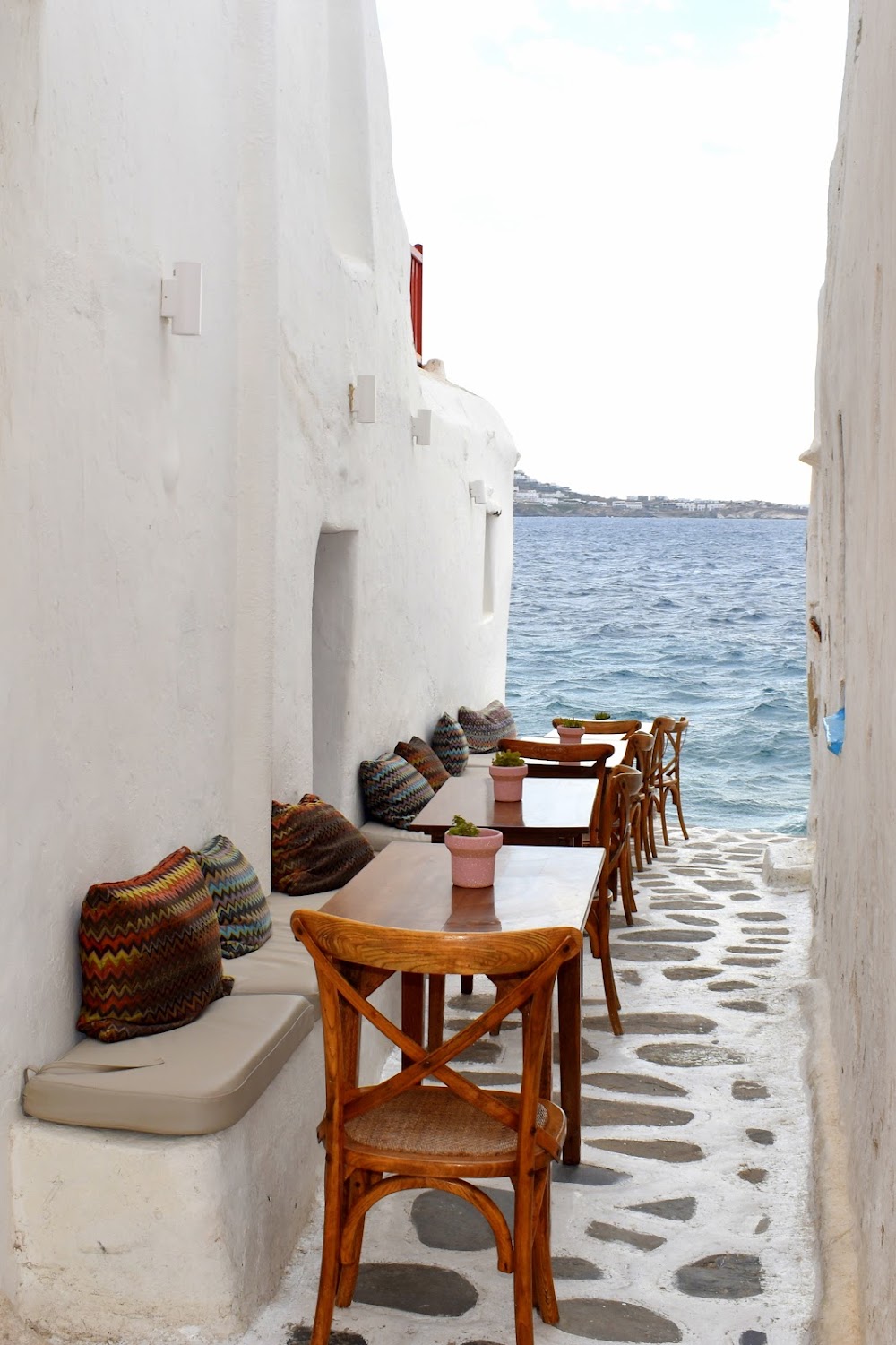 gem image Kastro's Restaurant 5