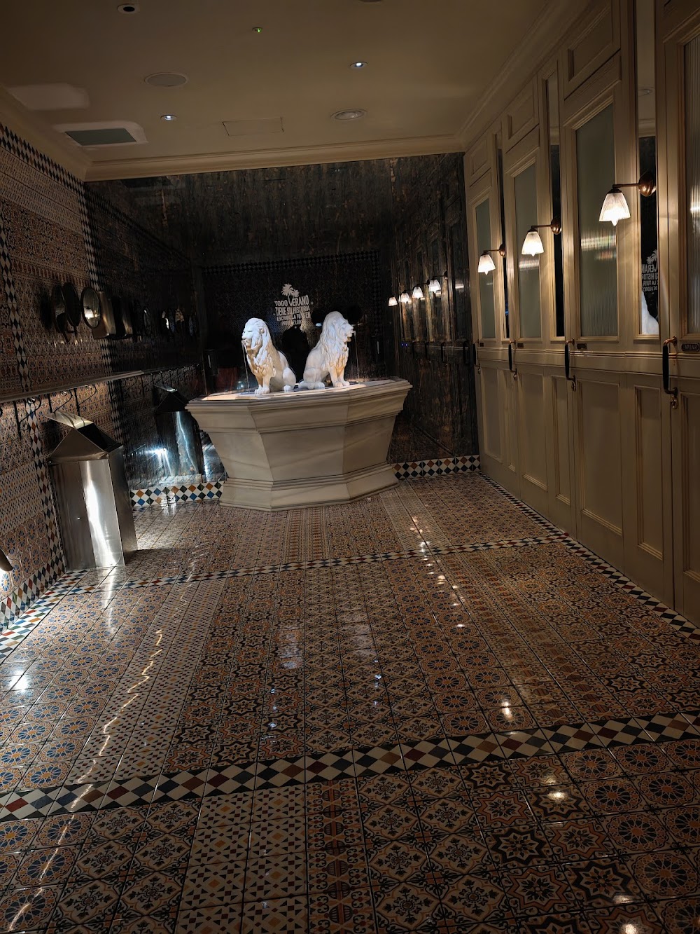gem image Patio de Leones 8