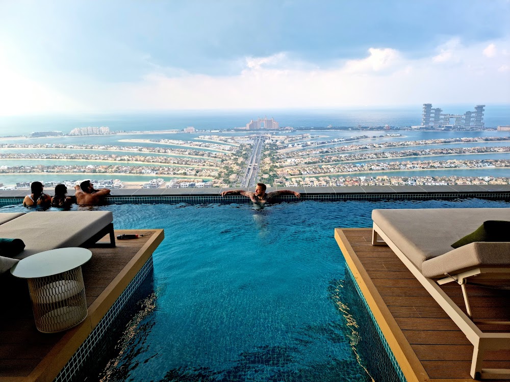 gem image AURA SKYPOOL Dubai 10